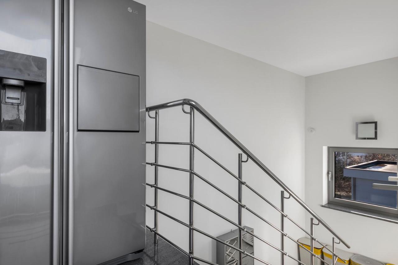 Contemporary Apartment With Rooftop Terrace In Máribor Exterior foto