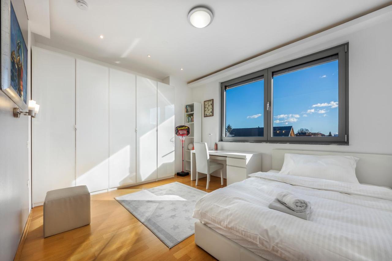 Contemporary Apartment With Rooftop Terrace In Máribor Exterior foto
