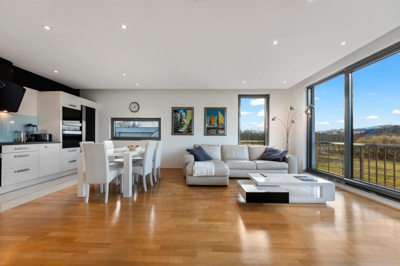 Contemporary Apartment With Rooftop Terrace In Máribor Exterior foto