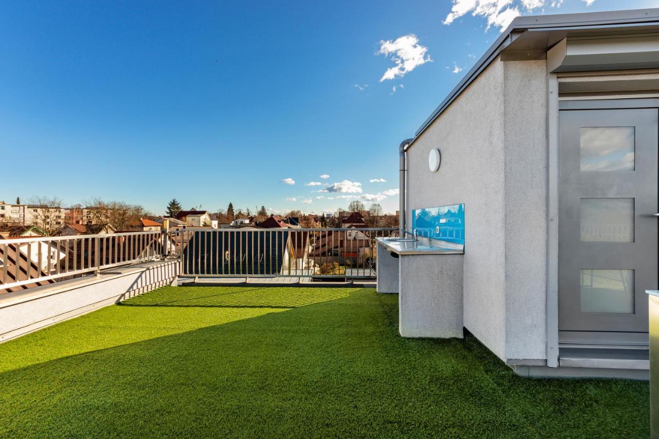 Contemporary Apartment With Rooftop Terrace In Máribor Exterior foto