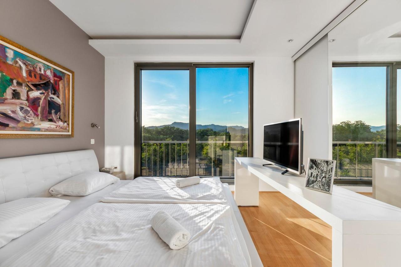 Contemporary Apartment With Rooftop Terrace In Máribor Exterior foto