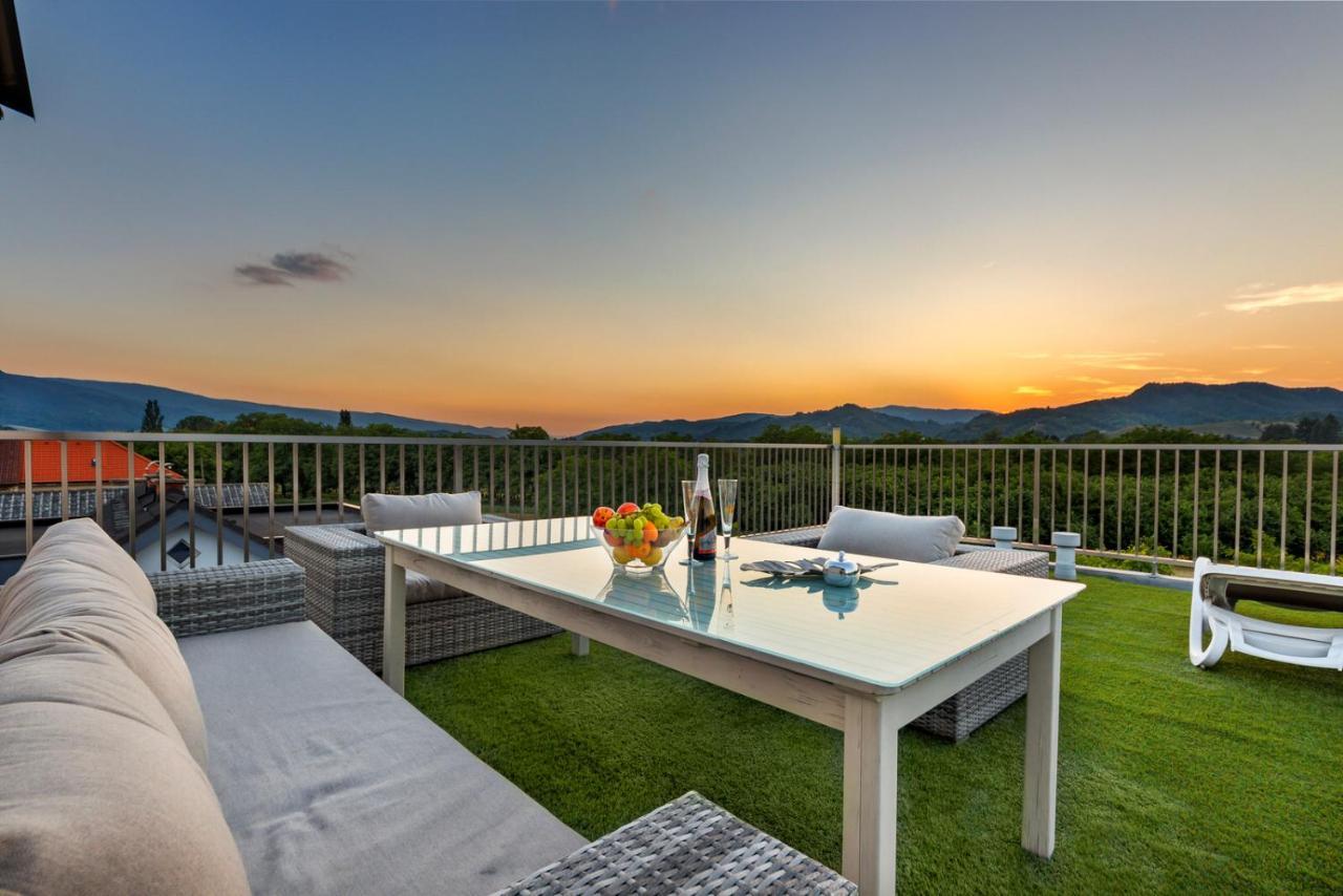 Contemporary Apartment With Rooftop Terrace In Máribor Exterior foto