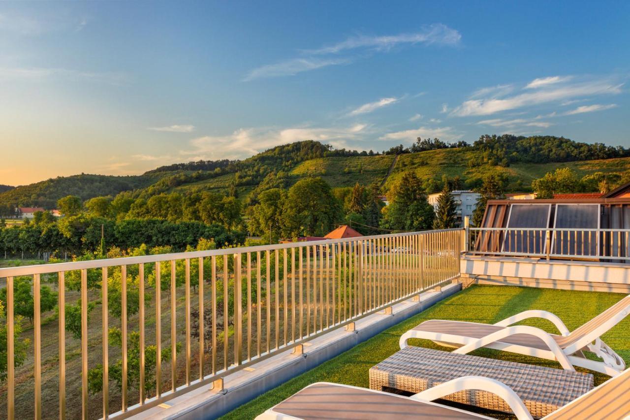 Contemporary Apartment With Rooftop Terrace In Máribor Exterior foto