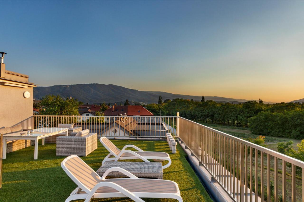Contemporary Apartment With Rooftop Terrace In Máribor Exterior foto